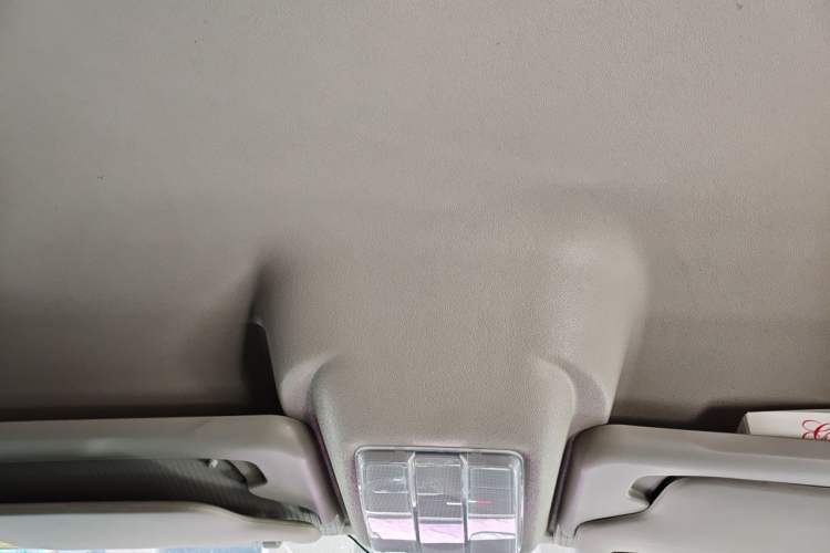 Used SAIC MAXUS Xintu V80 2023 2.0T Manual Classic Aoyuntong Long Wheelbase Mid-Height 6/7/8/9-Seater Headliner