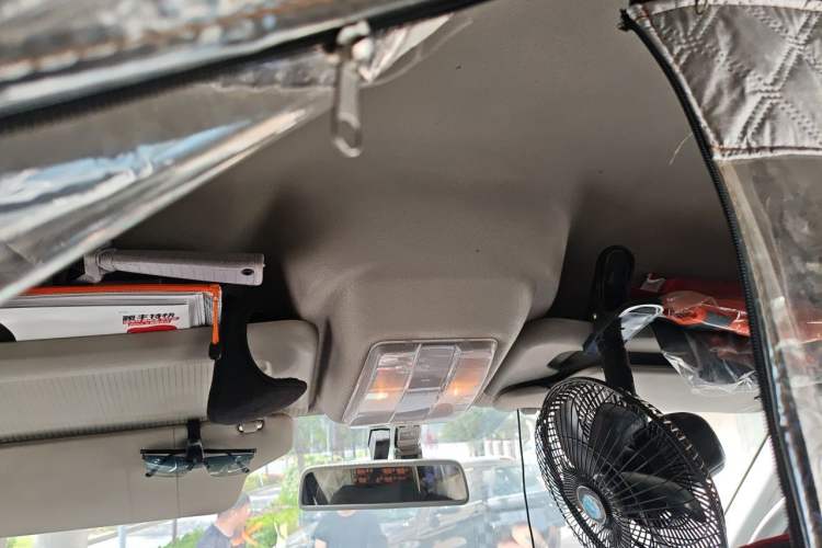 Used SAIC MAXUS Xintu V80 2023 2.0T Manual Classic Aoyuntong Long Wheelbase Mid-Height 6/7/8/9-Seater Headliner