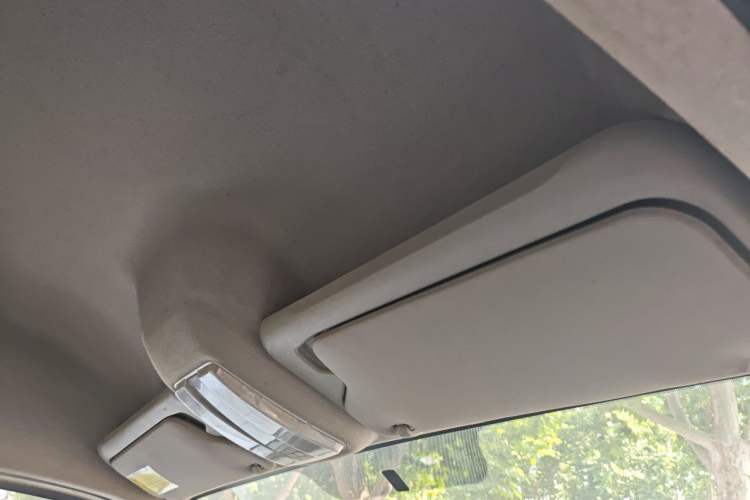 Used SAIC MAXUS Xintu V80 2023 2.0T Manual Classic City Delivery King Short Wheelbase Mid-Roof 3-Seater Headliner