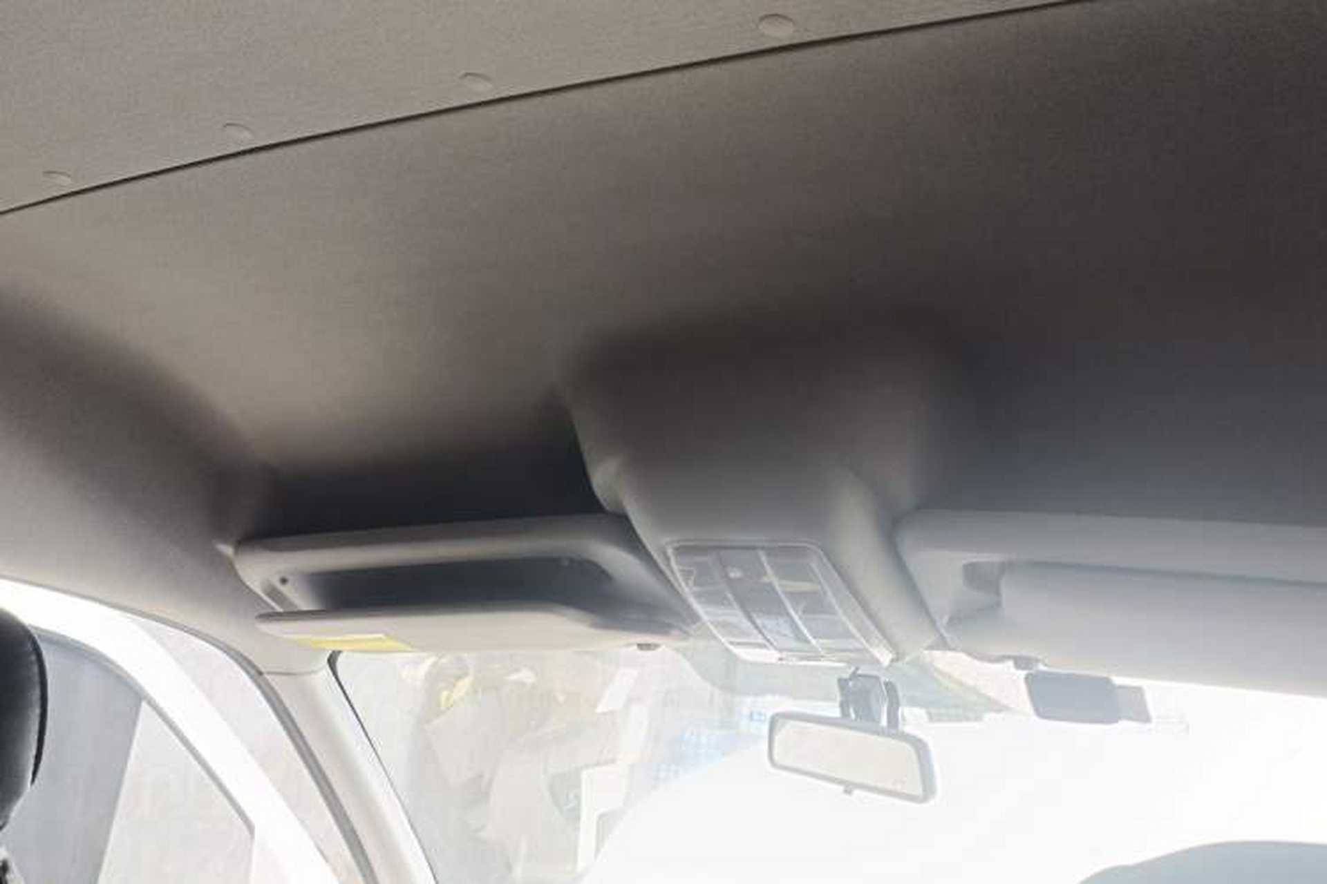Used SAIC MAXUS Xintu V80 2023 2.0T Manual Classic Aoyuntong Short Wheelbase Mid-Roof 5/6-Seater Headliner