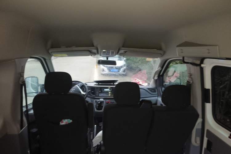 Used SAIC MAXUS Xintu V80 2023 2.0T AMT Classic Aoyuntong Short Wheelbase Mid-Roof 5/6-Seater Headliner