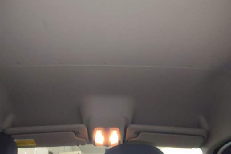 Used SAIC MAXUS Xintu V80 2023 2.0T Manual Classic Aoyuntong Short Wheelbase Mid-Roof 5/6-Seater Headliner