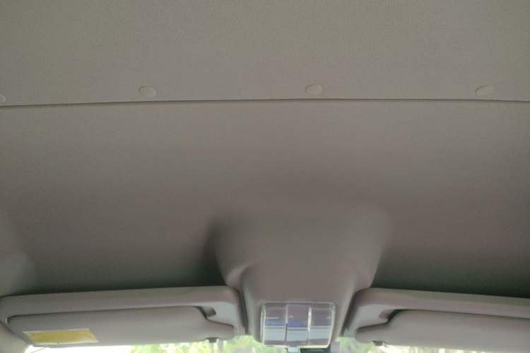 Used SAIC MAXUS Xintu V80 2023 2.0T Manual Classic Aoyuntong Short Wheelbase Mid-Roof 7/8/9-Seater Headliner