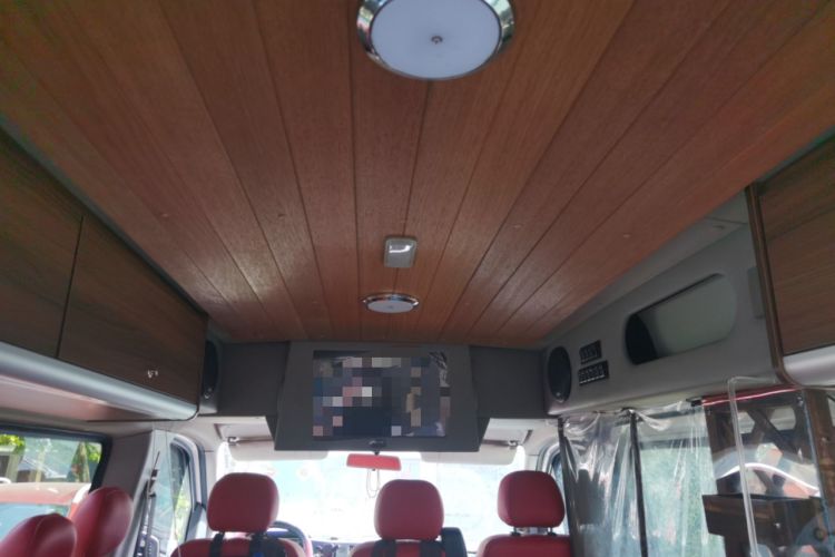 Used SAIC MAXUS Xintu V80 2023 2.0T AMT Classic Aoyuntong Power Version Short Wheelbase Mid-Roof Design 5/6 Seats Headliner
