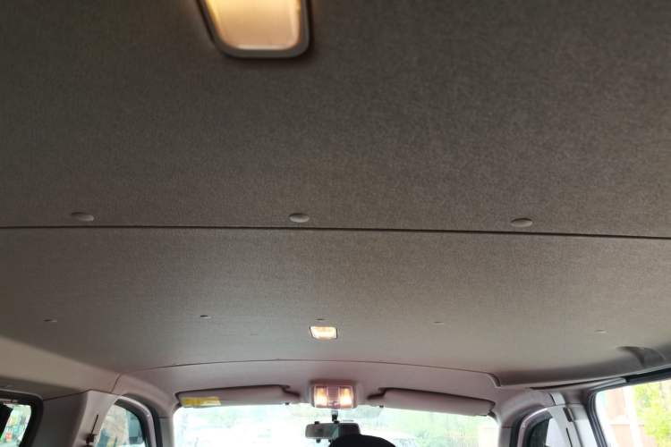 Used SAIC MAXUS Xintu V80 2023 2.0T PLUS AMT City Edition Short Wheelbase Ultra-Low Roof 5/6-Seater Headliner