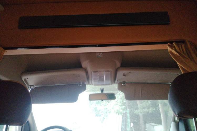Used SAIC MAXUS Xintu V80 2023 2.0T AMT Classic Aoyuntong Long Wheelbase Mid-Height 6/7/8/9-Seater Headliner