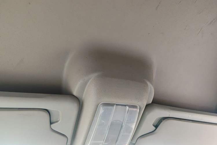 Used SAIC MAXUS Xintu V80 2023 2.0T Manual Classic Aoyuntong Long Wheelbase Mid-Height 6/7/8/9-Seater Headliner