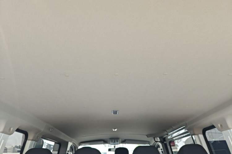 Used SAIC MAXUS Xintu V80 2023 2.0T Manual Classic Aoyuntong Long Wheelbase Ultra-Low Roof 6/7/8/9-Seater Headliner