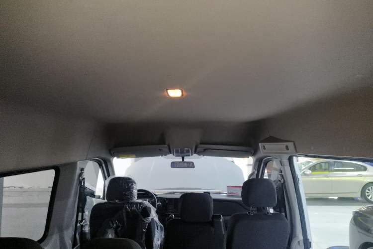 Used SAIC MAXUS Xintu V80 2023 2.0T Manual Classic Aoyuntong Long Wheelbase Mid-Height 6/7/8/9-Seater Headliner
