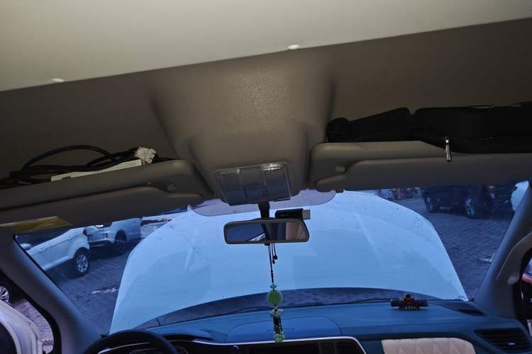 Used SAIC MAXUS Xintu V80 2023 2.0T AMT Classic Aoyuntong Long Wheelbase Mid-Height 6/7/8/9-Seater Headliner