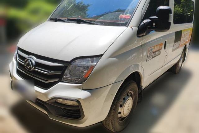 Used SAIC MAXUS Xintu V80 2023 2.0T Manual Classic Aoyuntong Short Wheelbase Mid-Roof 5/6-Seater