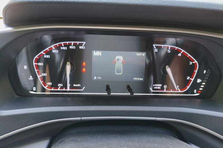 Used SAIC MAXUS Xintu V80 2023 2.0T AMT Classic Aoyuntong Short Wheelbase Mid-Roof 5/6-Seater Instrument Cluster