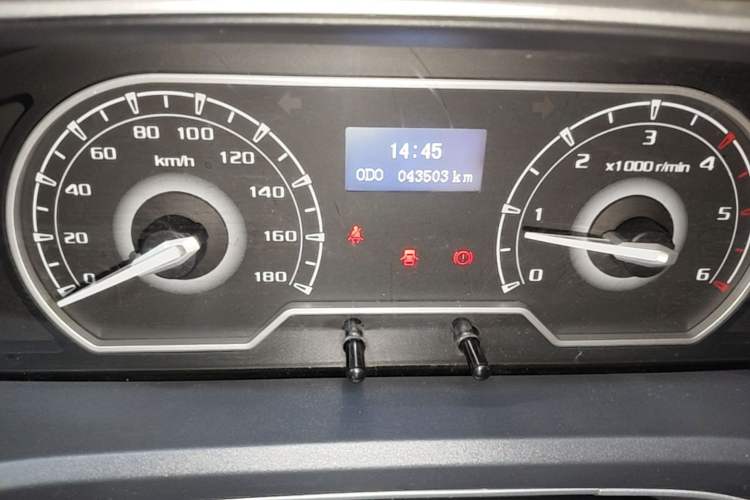 Used SAIC MAXUS Xintu V80 2023 2.0T Manual Classic Aoyuntong Long Wheelbase Mid-Height 6/7/8/9-Seater Instrument Cluster