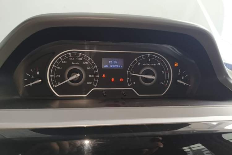 Used SAIC MAXUS Xintu V80 2023 2.0T Manual Classic Aoyuntong Short Wheelbase Mid-Roof 5/6-Seater Instrument Cluster