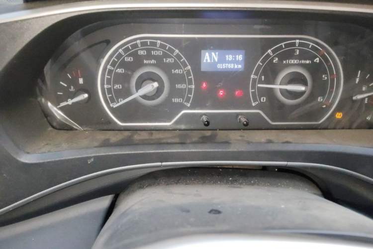 Used SAIC MAXUS Xintu V80 2023 2.0T AMT Classic Aoyuntong Long Wheelbase Ultra-Low Roof with 6/7/8/9 Seats Instrument Cluster