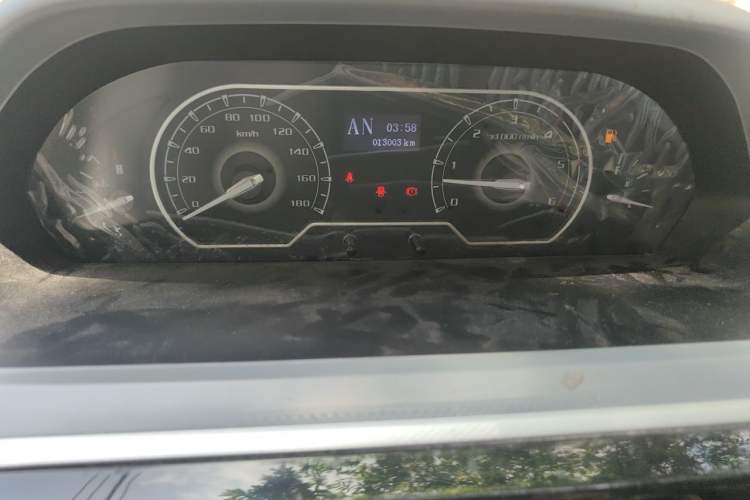 Used SAIC MAXUS Xintu V80 2023 2.0T AMT Classic Aoyuntong Short Wheelbase Mid-Roof 5/6-Seater Instrument Cluster