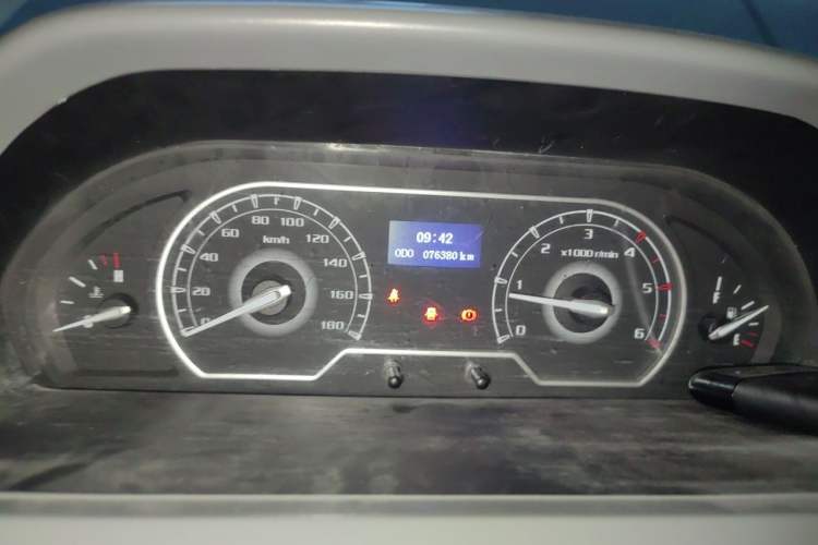 Used SAIC MAXUS Xintu V80 2023 2.0T Manual Classic Aoyuntong Short Wheelbase Ultra-Low Roof 5/6-Seater Instrument Cluster