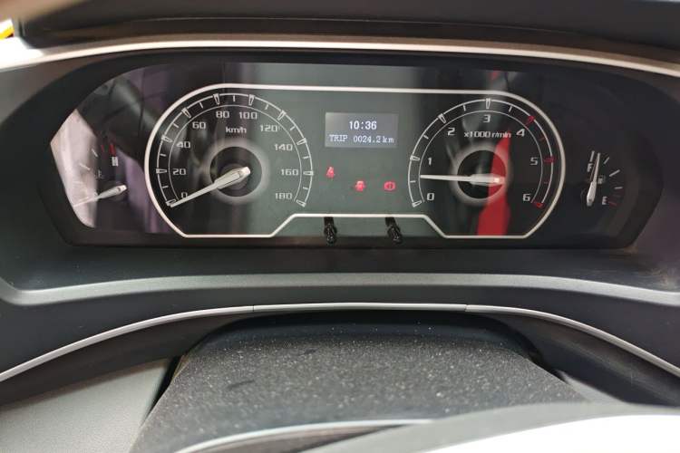Used SAIC MAXUS Xintu V80 2023 2.0T Manual Classic Aoyuntong Long Wheelbase Mid-Height 6/7/8/9-Seater Instrument Cluster