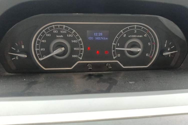 Used SAIC MAXUS Xintu V80 2023 2.0T Manual Classic Aoyuntong Short Wheelbase Mid-Roof 5/6-Seater Instrument Cluster