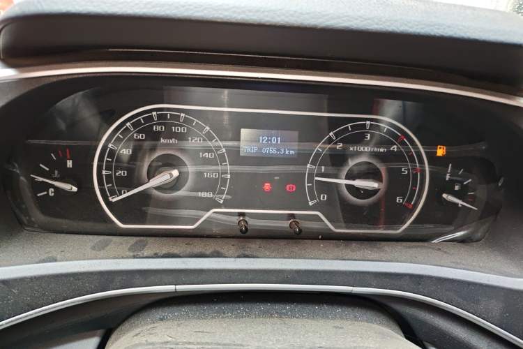 Used SAIC MAXUS Xintu V80 2023 2.0T Manual Classic Aoyuntong Long Wheelbase Mid-Height 6/7/8/9-Seater Instrument Cluster