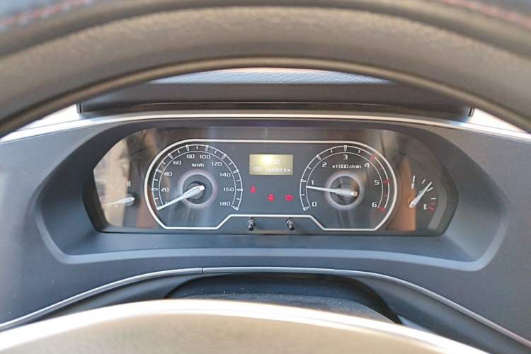 Used SAIC MAXUS Xintu V80 2023 2.0T Manual Classic Aoyuntong Long Wheelbase Mid-Height 6/7/8/9-Seater Instrument Cluster