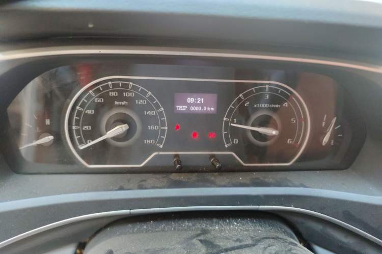 Used SAIC MAXUS Xintu V80 2023 2.0T Manual Classic Aoyuntong Long Wheelbase Mid-Height 6/7/8/9-Seater Instrument Cluster