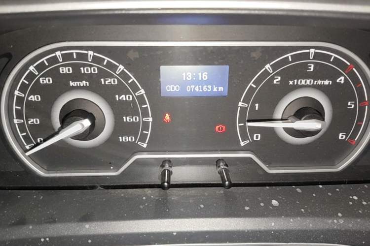 Used SAIC MAXUS Xintu V80 2023 2.0T Manual Classic Aoyuntong Long Wheelbase Mid-Height 6/7/8/9-Seater Instrument Cluster