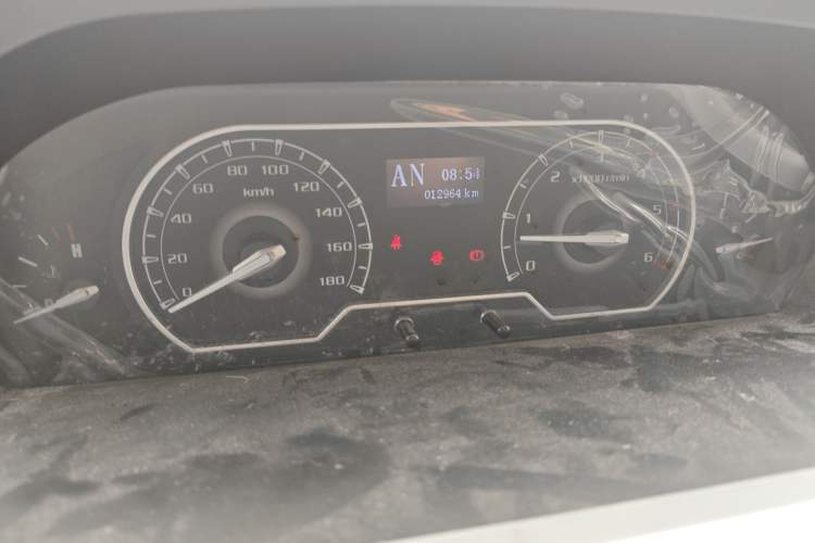 Used SAIC MAXUS Xintu V80 2023 2.0T AMT Classic Aoyuntong Short Wheelbase Mid-Roof 5/6-Seater Instrument Cluster