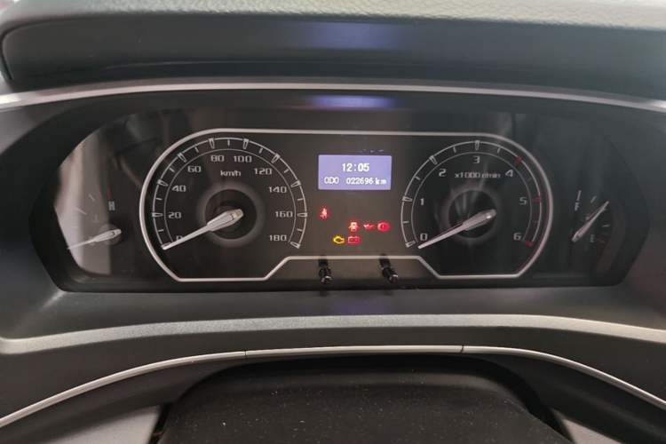 Used SAIC MAXUS Xintu V80 2023 2.0T Manual Classic Aoyuntong Short Wheelbase Mid-Roof 5/6-Seater Instrument Cluster