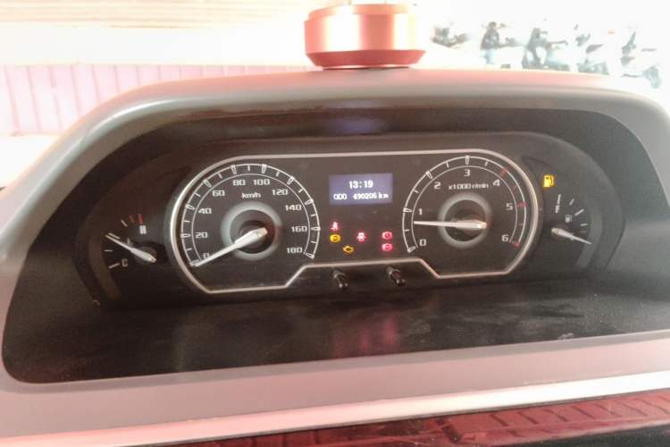 Used SAIC MAXUS Xintu V80 2023 2.0T Manual Classic City Delivery King Long Wheelbase Mid-Roof 3-Seater Instrument Cluster