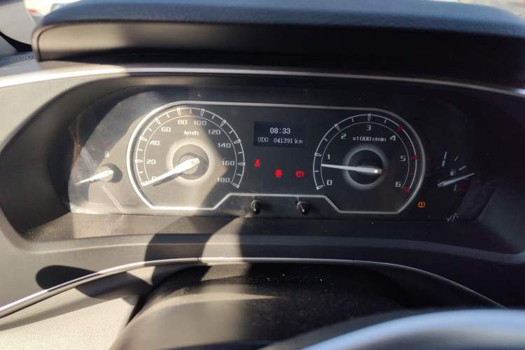 Used SAIC MAXUS Xintu V80 2023 2.0T Manual Classic Aoyuntong Long Wheelbase Ultra-Low Roof 6/7/8/9-Seater Instrument Cluster
