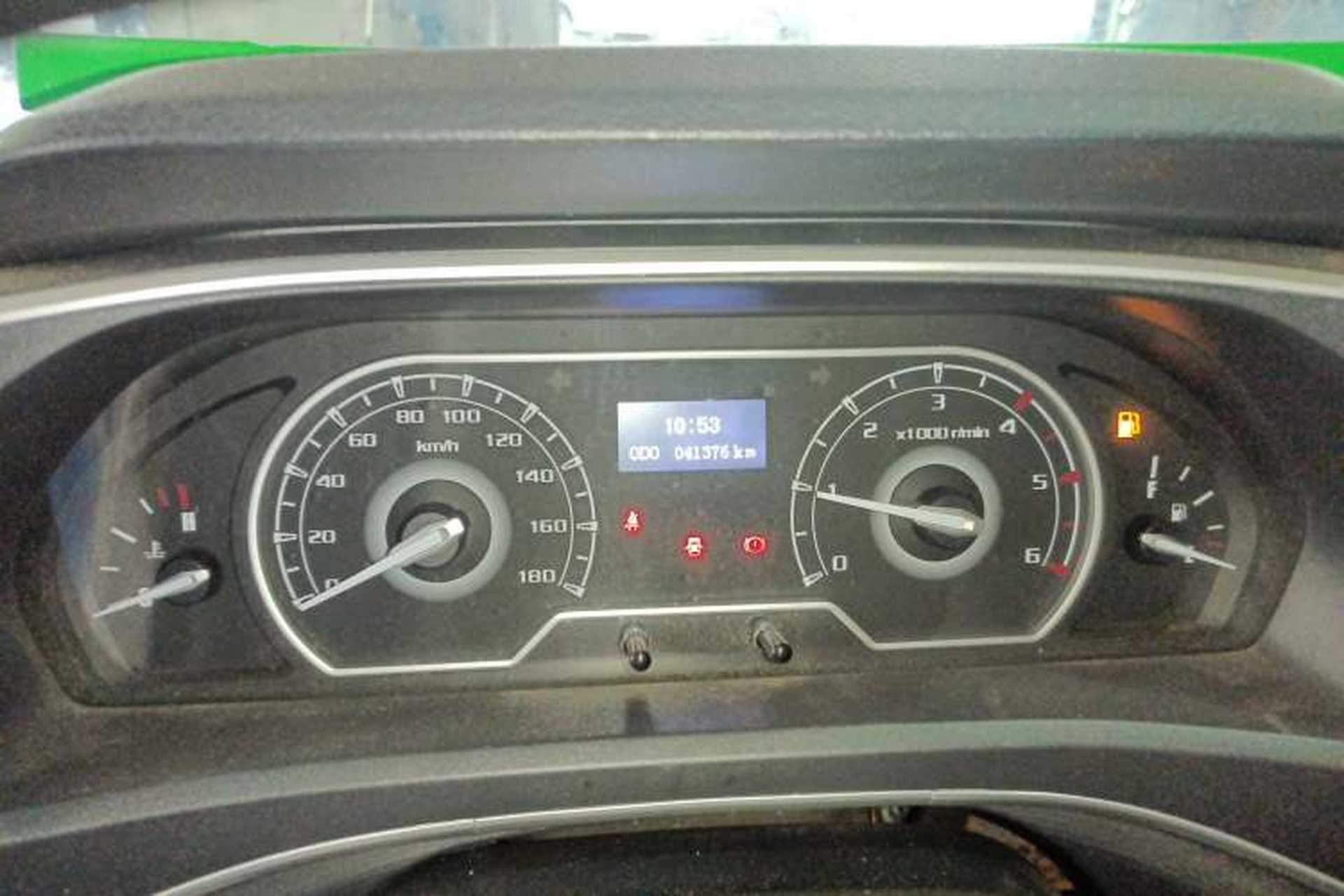 Used SAIC MAXUS Xintu V80 2023 2.0T Manual Classic Aoyuntong Short Wheelbase Ultra-Low Roof 7/8/9-Seater Instrument Cluster