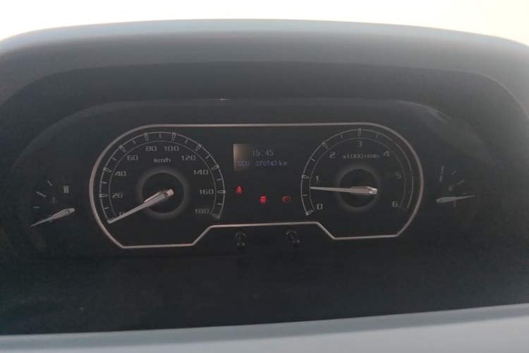 Used SAIC MAXUS Xintu V80 2023 2.0T Manual Classic Aoyuntong Short Wheelbase Mid-Roof 7/8/9-Seater Instrument Cluster