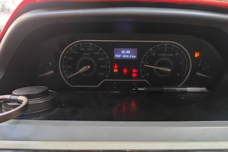 Used SAIC MAXUS Xintu V80 2023 2.0T Manual Classic City Delivery King Long Wheelbase Mid-Roof 3-Seater Instrument Cluster