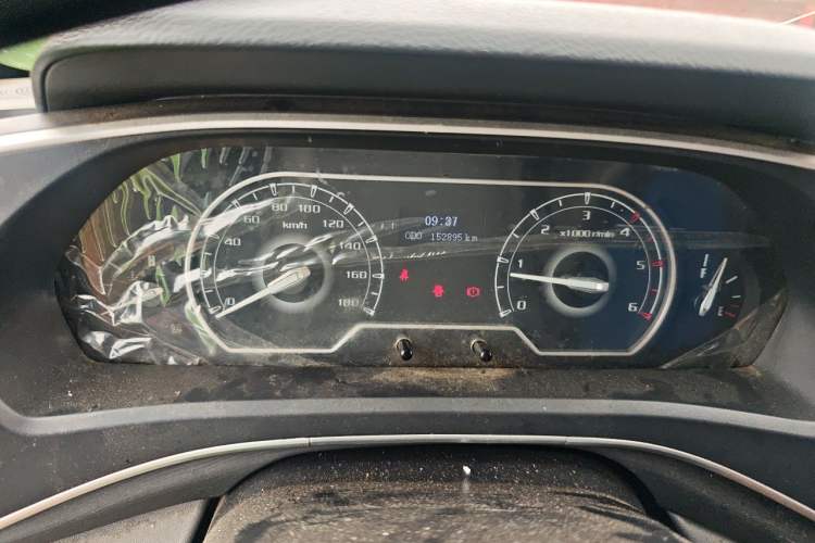 Used SAIC MAXUS Xintu V80 2023 2.0T Manual Classic Aoyuntong Long Wheelbase Mid-Height 6/7/8/9-Seater Instrument Cluster