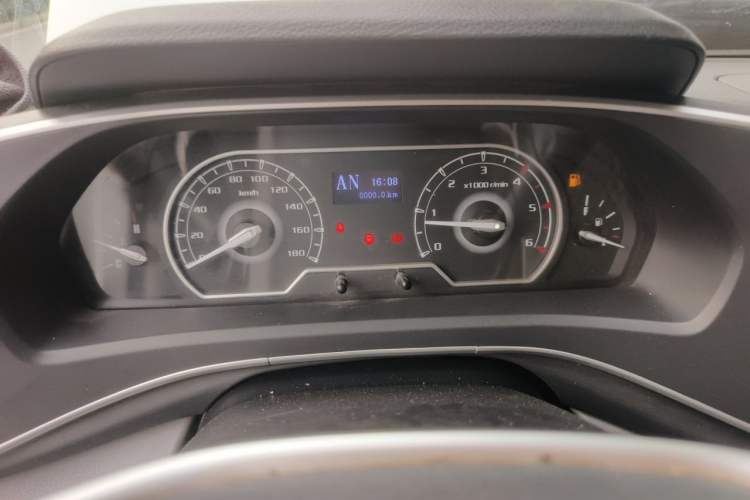 Used SAIC MAXUS Xintu V80 2023 2.0T AMT Classic Aoyuntong Power Version Short Wheelbase Ultra-Low Roof 5/6-Seater Instrument Cluster
