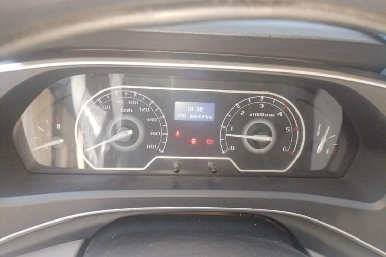 Used SAIC MAXUS Xintu V80 2023 2.0T AMT Classic Aoyuntong Short Wheelbase Ultra-Low Roof 5/6-Seater Instrument Cluster