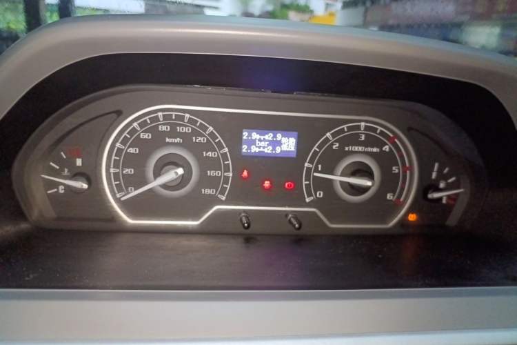 Used SAIC MAXUS Xintu V80 2023 2.0T AMT Classic Aoyuntong Short Wheelbase Mid-Roof 5/6-Seater Instrument Cluster