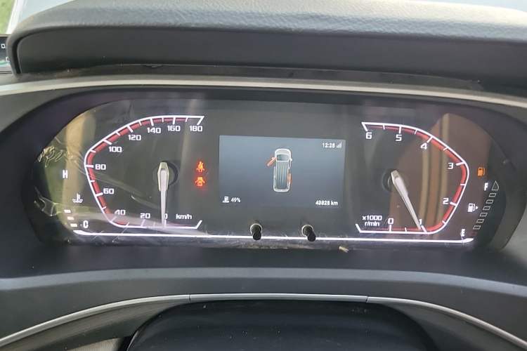 Used SAIC MAXUS Xintu V80 2023 2.0T Manual Classic Aoyuntong Short Wheelbase Ultra-Low Roof 5/6-Seater Instrument Cluster