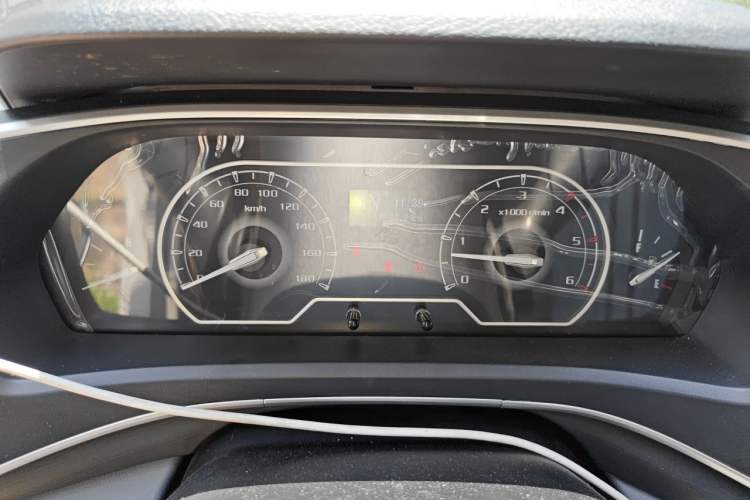 Used SAIC MAXUS Xintu V80 2023 2.0T AMT Classic Aoyuntong Power Version Short Wheelbase Ultra-Low Roof 5/6-Seater Instrument Cluster