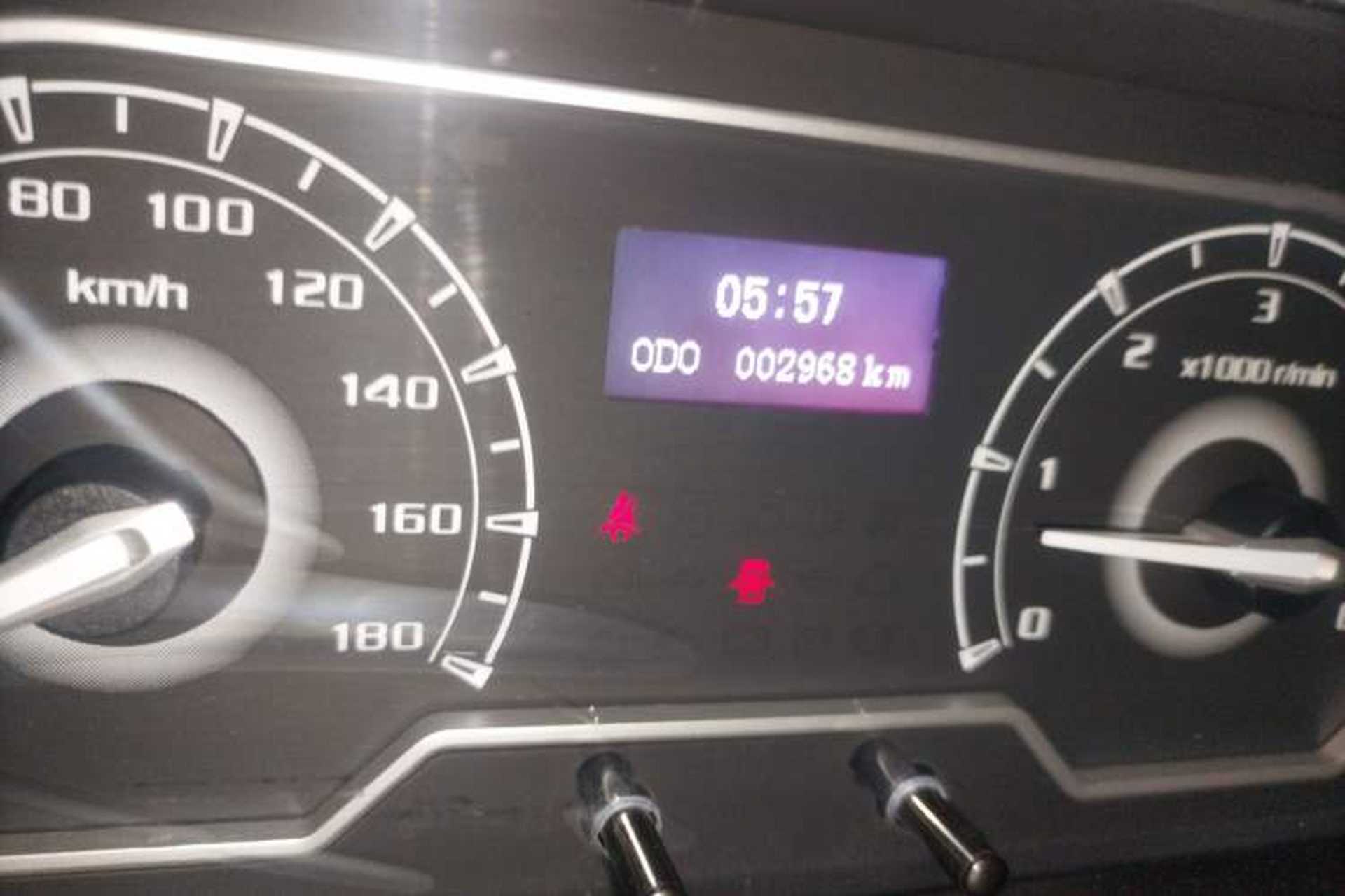 Used SAIC MAXUS Xintu V80 2023 2.0T Manual Classic Aoyuntong Short Wheelbase Mid-Roof 5/6-Seater Instrument Cluster