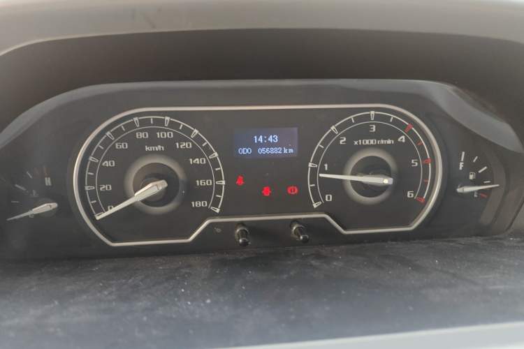 Used SAIC MAXUS Xintu V80 2023 2.0T Manual Classic Aoyuntong Short Wheelbase Mid-Roof 5/6-Seater Instrument Cluster