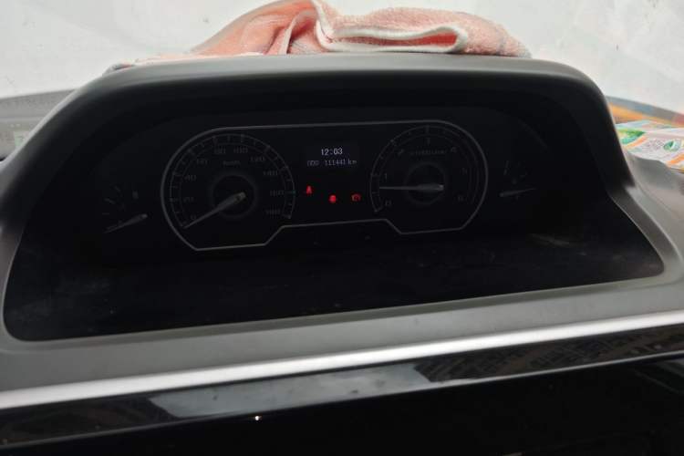 Used SAIC MAXUS Xintu V80 2023 2.0T Manual Classic City Delivery King Long Wheelbase Mid-Roof 3-Seater Instrument Cluster