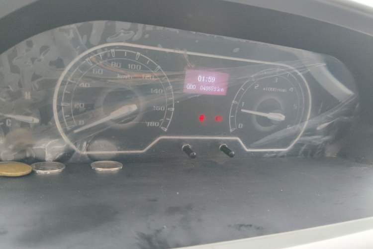 Used SAIC MAXUS Xintu V80 2023 2.0T Manual Classic Aoyuntong Short Wheelbase Ultra-Low Roof 5/6-Seater Instrument Cluster
