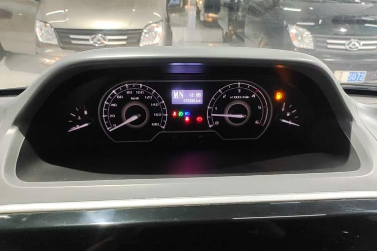 Used SAIC MAXUS Xintu V80 2023 2.0T AMT Classic Aoyuntong Short Wheelbase Mid-Roof 5/6-Seater Instrument Cluster