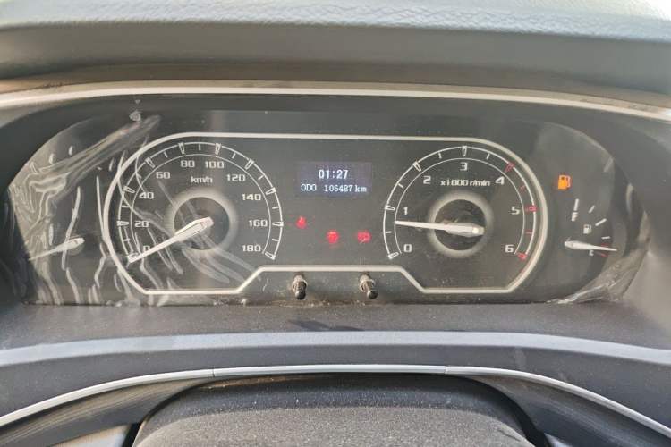 Used SAIC MAXUS Xintu V80 2023 2.0T Manual Classic City Delivery King Short Wheelbase Mid-Roof 3-Seater Instrument Cluster
