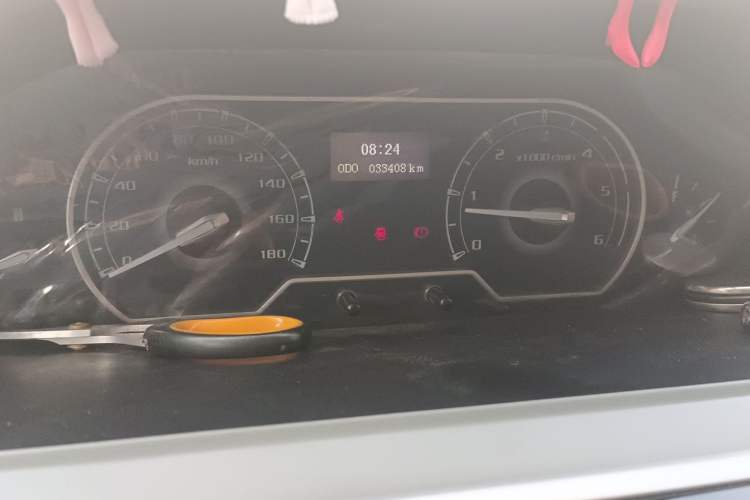 Used SAIC MAXUS Xintu V80 2023 2.0T Manual Classic Aoyuntong Short Wheelbase Mid-Roof 5/6-Seater Instrument Cluster