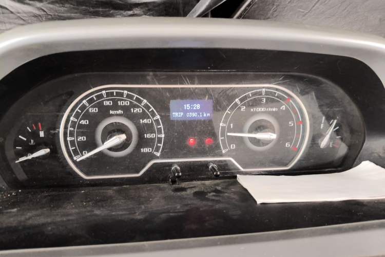 Used SAIC MAXUS Xintu V80 2023 2.0T Manual Classic Aoyuntong Short Wheelbase Mid-Roof 7/8/9-Seater Instrument Cluster