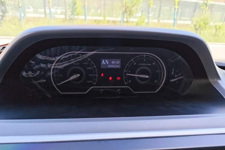 Used SAIC MAXUS Xintu V80 2023 2.0T AMT Classic Aoyuntong Short Wheelbase Mid-Roof 7/8/9-Seater Instrument Cluster