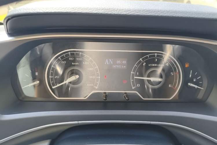 Used SAIC MAXUS Xintu V80 2023 2.0T AMT Classic Aoyuntong Short Wheelbase Mid-Roof 5/6-Seater Instrument Cluster